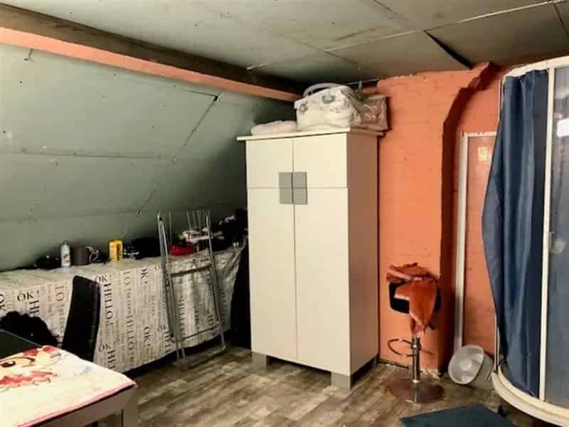 Handelspand met woning te Ekeren - Huuropbrengst 800 euro
