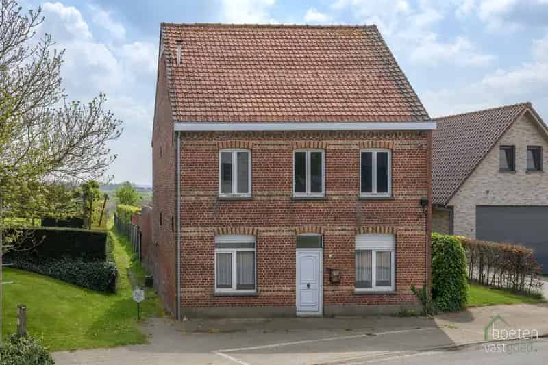 Huis te koop Beveren aan de IJzer: Renovatieproject met tuin