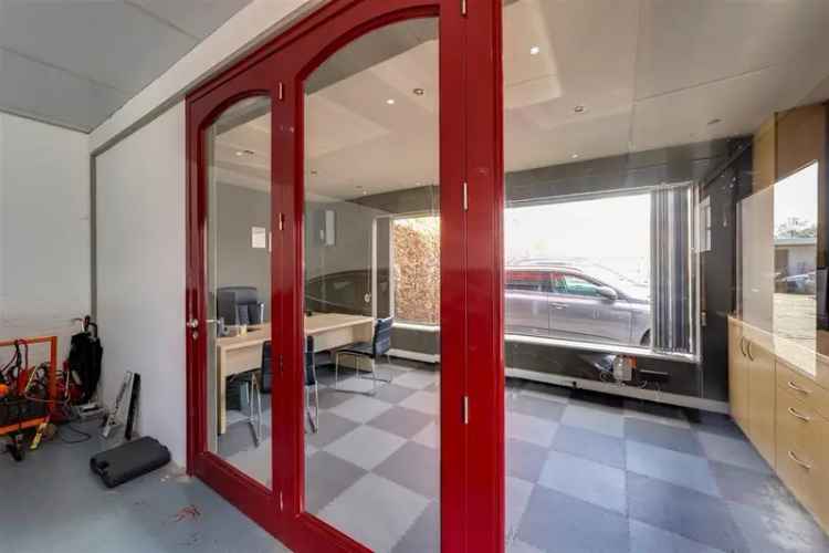 Magazijn met Woonst te Koop Wommelgem