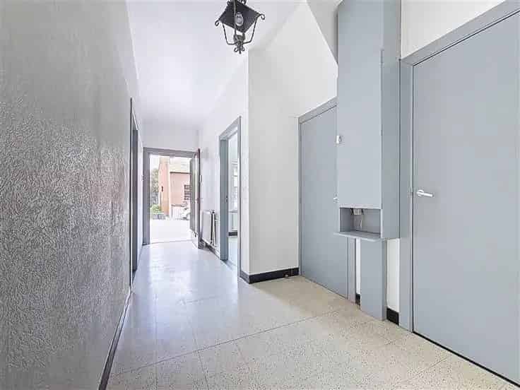 Ruime Familiewoning met Kantoorruimte te Koop