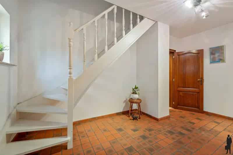 Instapklare Villa met Binnenzwembad