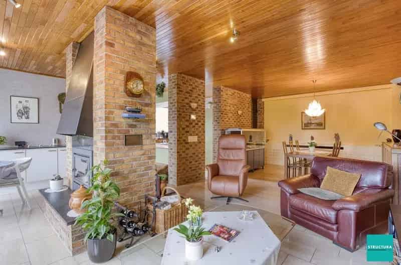 Ruime gezinswoning te koop met 3 slaapkamers plus 1, tuin en EPC B