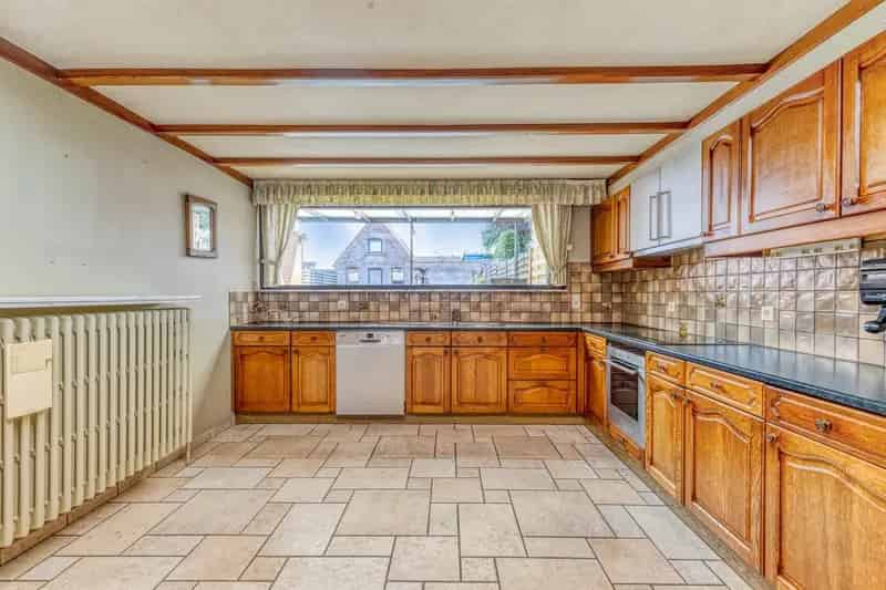 Huis te koop: Ruime gezinswoning met tuin in rustige wijk