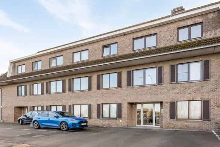 Appartement Te Koop: Instapklaar gerenoveerd appartement met 2 slaapkamers