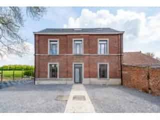 Triplex Hodeige 123m² gerenoveerd 2 slaapkamers tuin parking