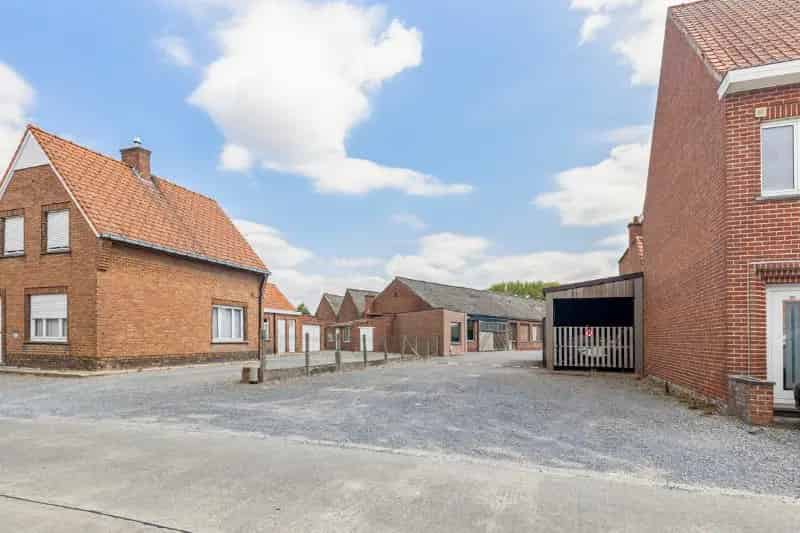 Magazijn 900 m2 te huur Volledige Aanbod