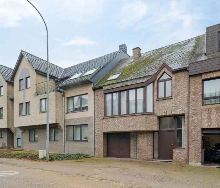 Huis te huur bel-etagewoning met patio in hartje As