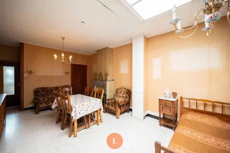 Huis te koop Menen: Renovatieproject met 2 slaapkamers en garage