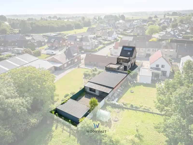 Huis te koop Peizegem: Ruime woning met loods