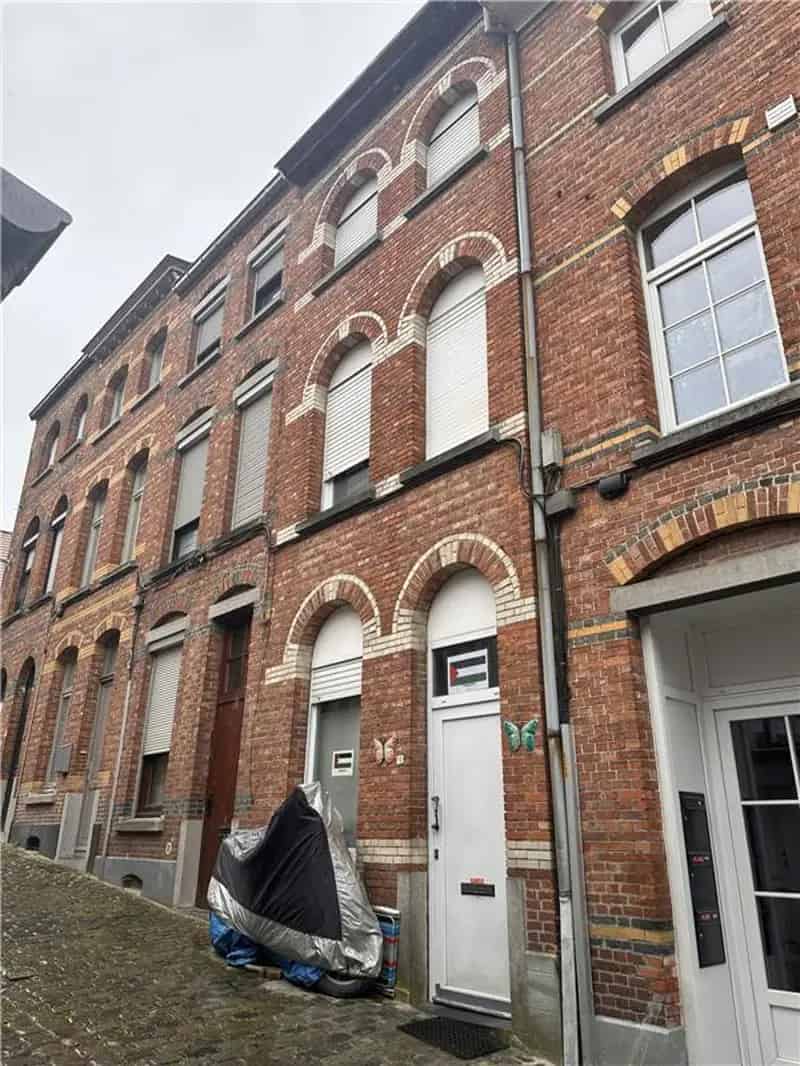 Op te frissen burgerwoning te Geraardsbergen