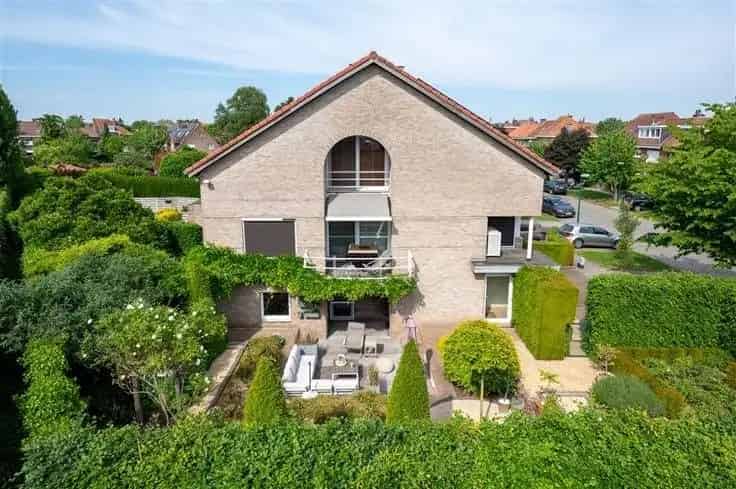 Huis Te Koop: Combinatie Wonen & Werken in Rustige Wijk