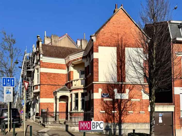 Huis te koop in Berchem-Sainte-Agathe met garage en ruimte