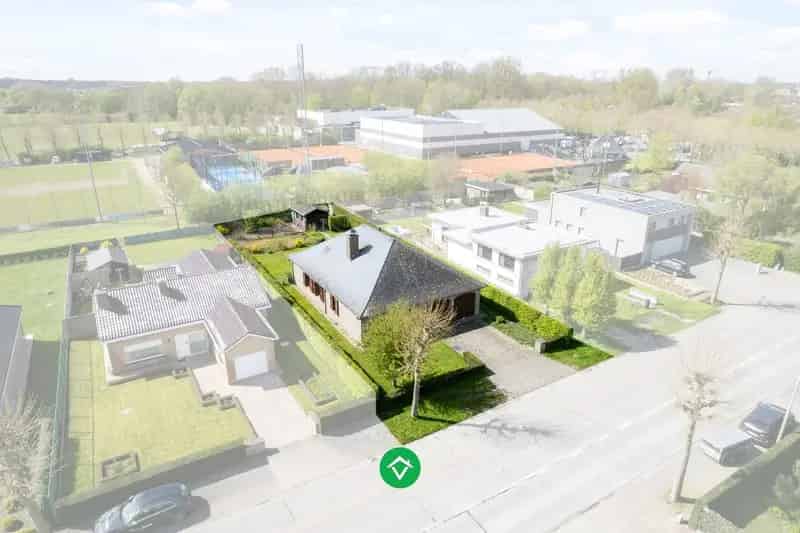 Alleenstaande woning 3 slaapkamers garage te huur