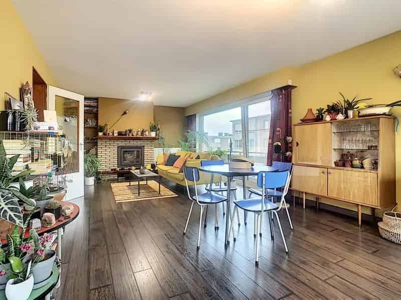 Appartement te huur: Ruim hoekappartement met garage