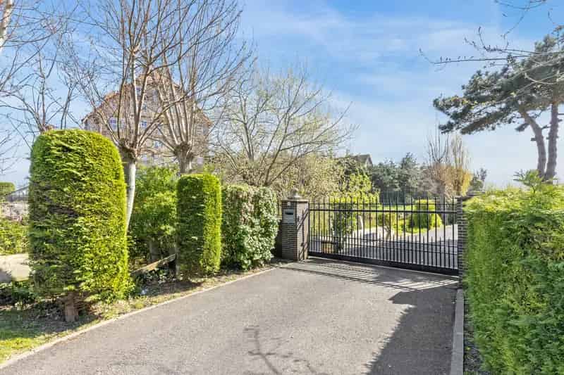 Huis te koop Blankenberge: unieke villa met aanlegsteiger
