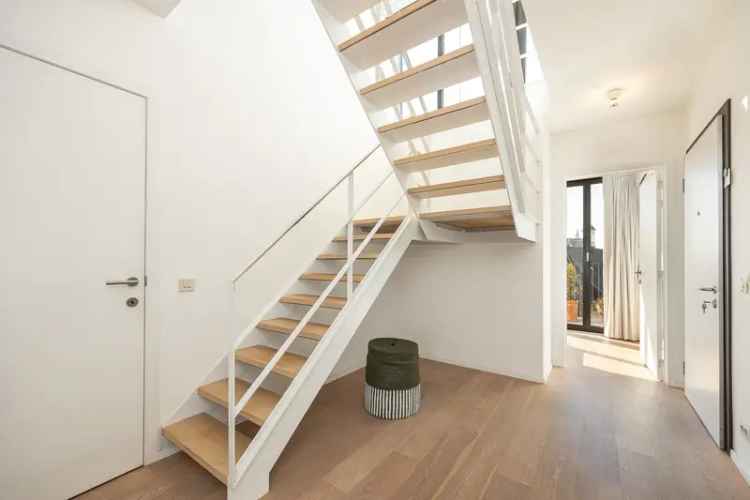 Prachtige duplex penthouse met 3 ruime terrassen in recent gebouw