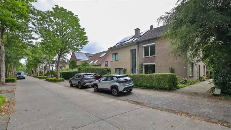 Huis te huur Mortsel: Op te frissen HOB met 3 slaapkamers en tuin