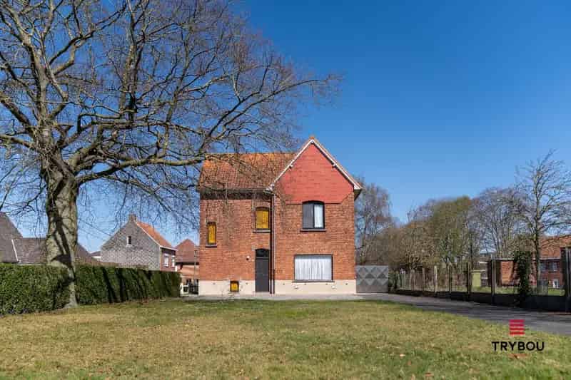 Huis te koop Langemark: Ruime woning met groot perceel en garage