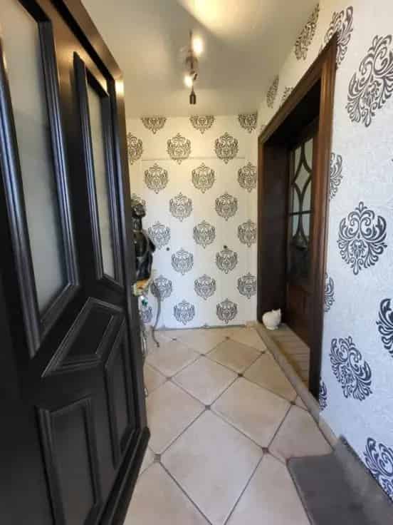 Twee huizen te koop in Leernes
