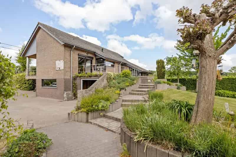 Open Bebouwing 360 Graden Landelijk Zicht 2 Garages