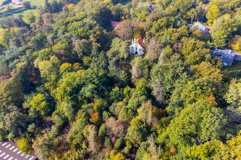 Villa te renoveren 6 slaapkamers Lasne