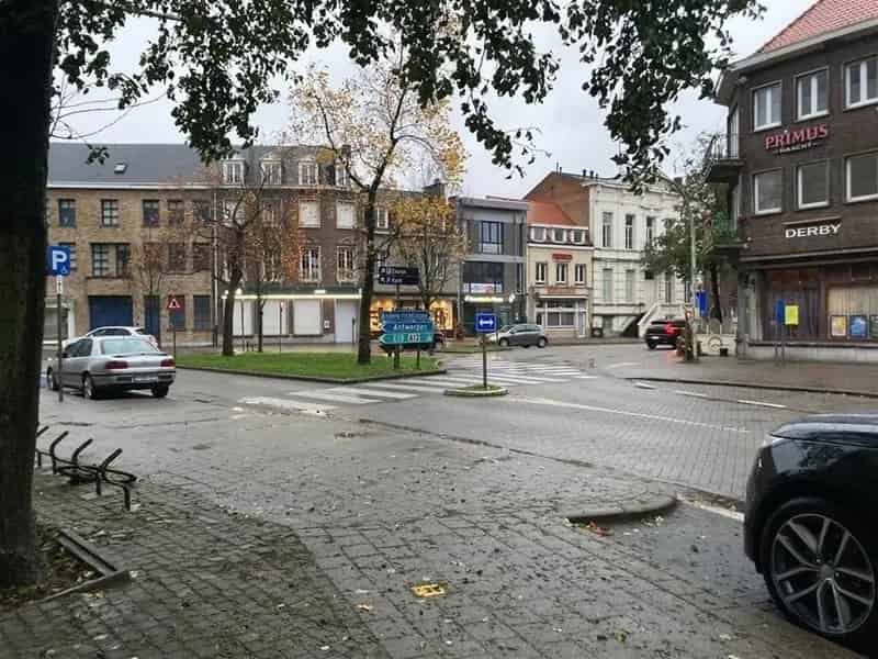 Handelshuis met bovenwoning en aparte ingang