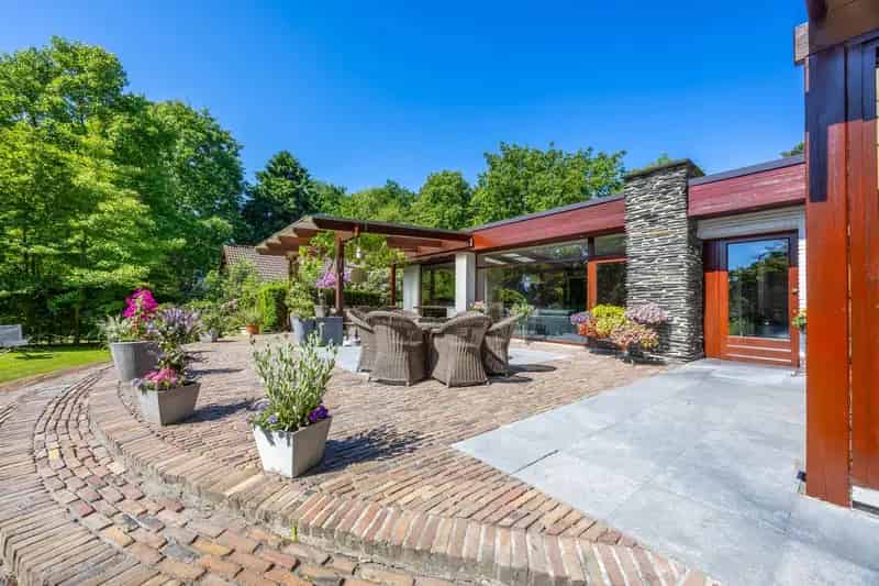 Laagbouwwoning op 2848 m² met Zwemvijver en Prachtige Tuin