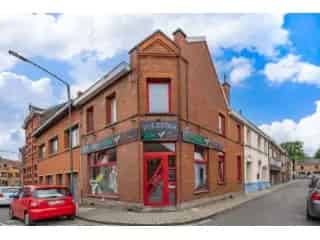 Huis Gemengd Gebruik Boussu