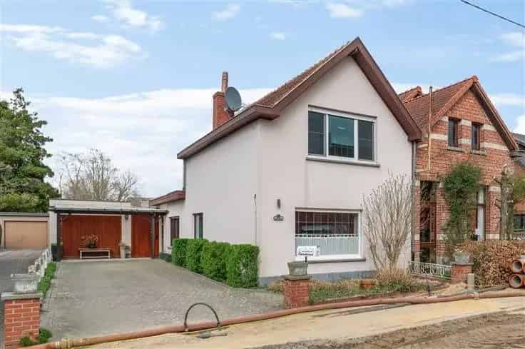 Huis Te Koop Oelegem: HOB met Tuin en Bijgebouw