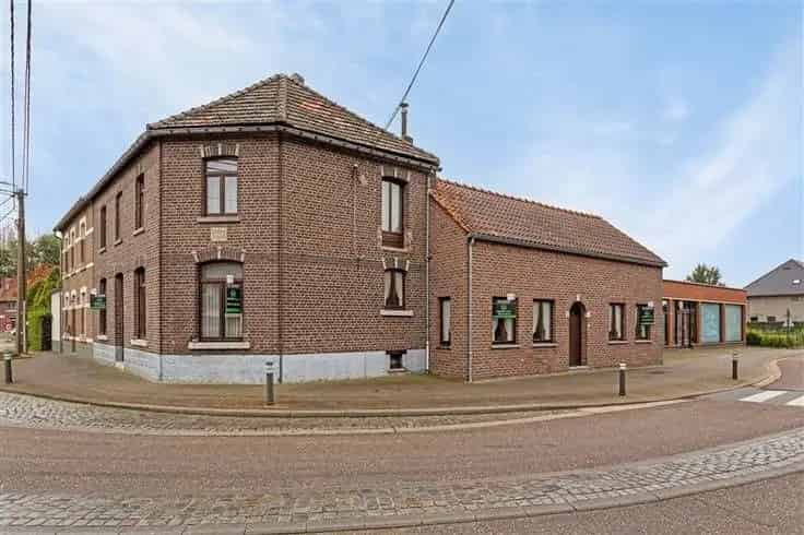 Dubbelwoonst met Polyvalente Zaal te Koop in Budingen