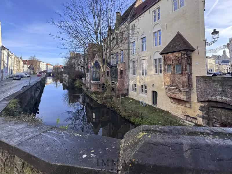 Herenhuis te koop Brugge: Ruime woning met 5 slaapkamers en 2 terrassen