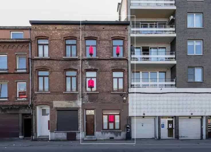 Appartementenblok Te Koop: Gerenoveerd Investeerdersgebouw