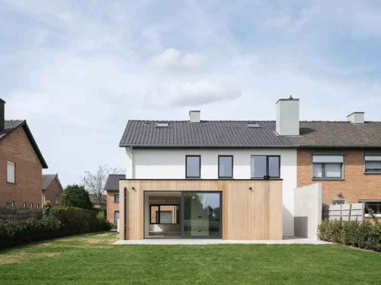 Gerenoveerde gezinswoning 4 slaapkamers landelijke zichten nabij station Hansbeke