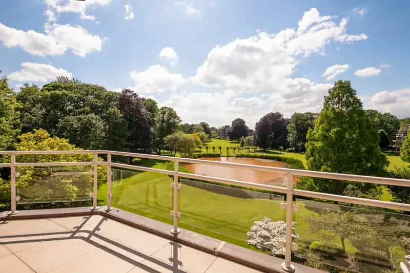 Penthouse te koop met uniek uitzicht en 2 terrassen