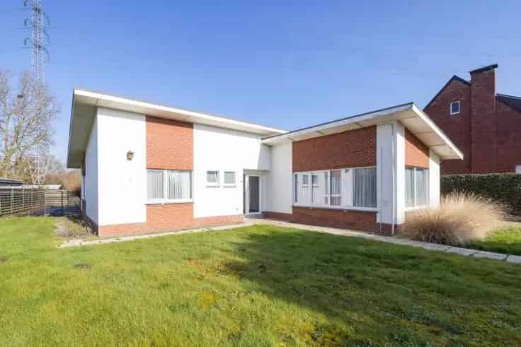 Huis Te Koop 3 slaapkamers Ruime Tuin Te Renoveren