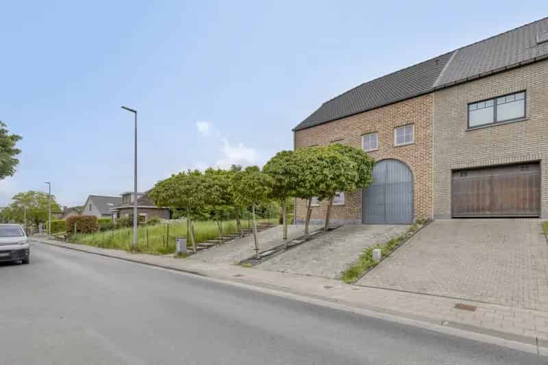 Te Koop Ruime Recente Halfopen Bebouwing 6 slaapkamers 2 badkamers