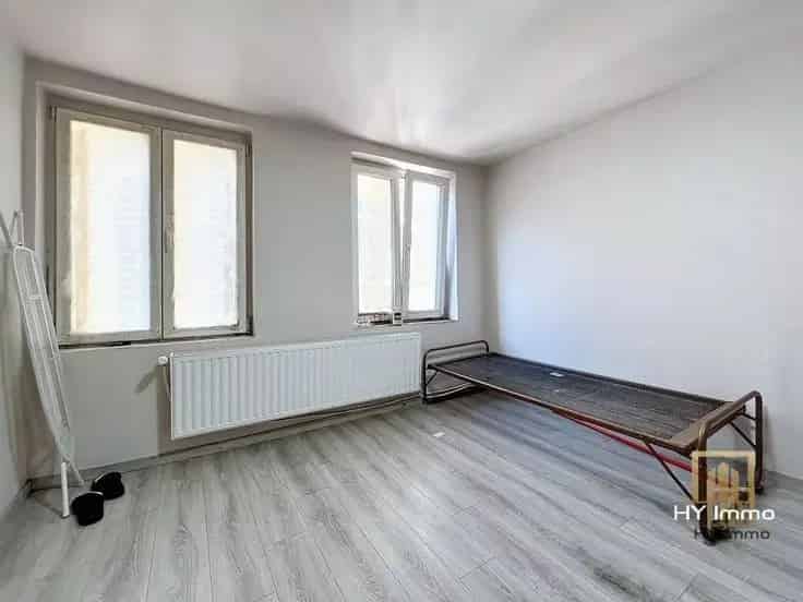 Huis Te Koop Molenbeek 80m² 2 slaapkamers Te Renoveren