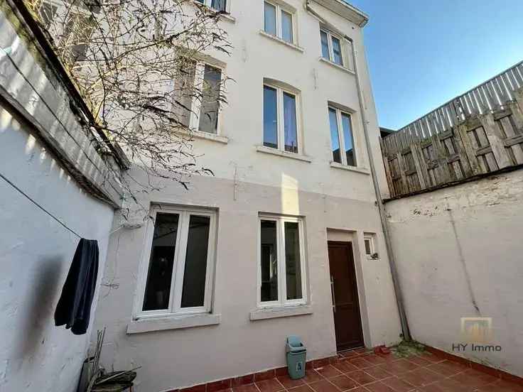 Te koop huis in Molenbeek-Saint-Jean met 2 slaapkamers en cour