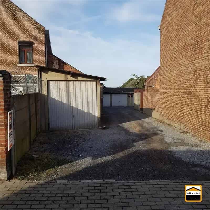 Garageboxen te Koop Borgloon Centrum - Investering met Bebouwingsmogelijkheid