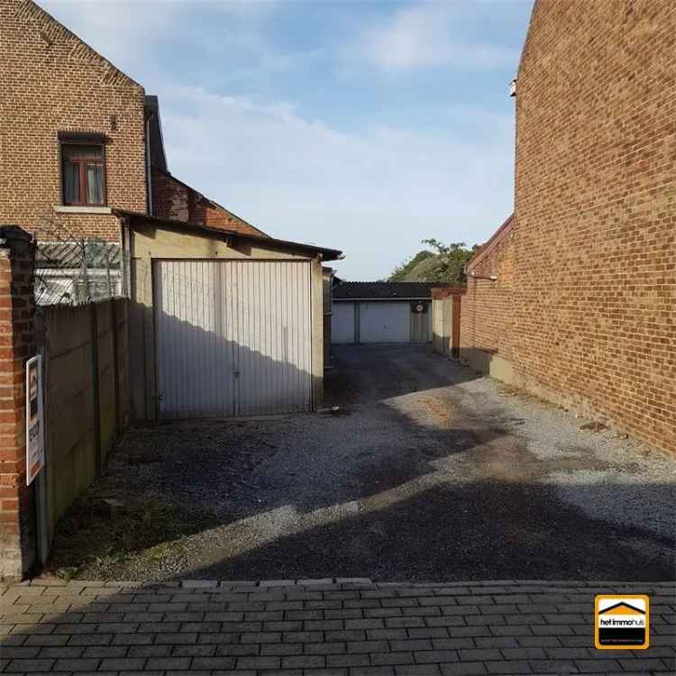 Garageboxen te Koop Borgloon Centrum - Investering met Bebouwingsmogelijkheid