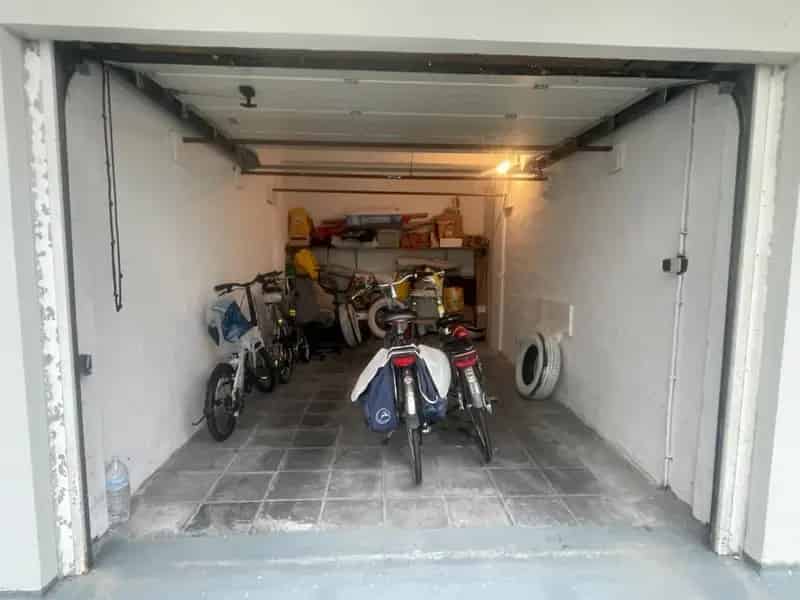 Garagebox nabij strand veilig complex