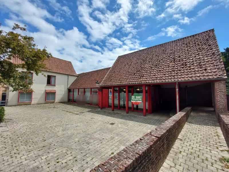 Kantoor Winkel Showroom Praktijk met Woonst