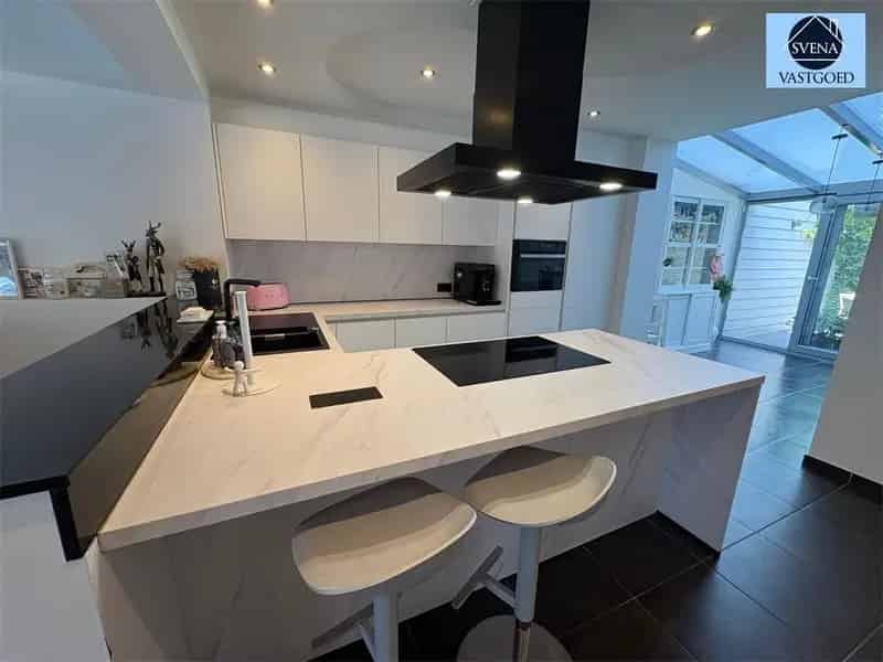LEUKE, RUIME AANGENAME WONING IS GELEGEN NABIJ HET CENTRUM VAN APPELTERRE