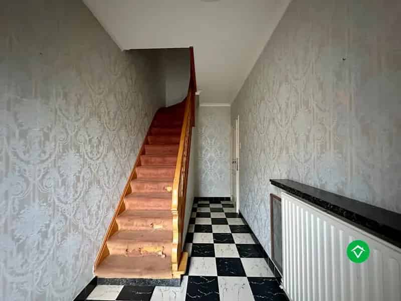 Op te frissen woning met vier slaapkamers Eernegem
