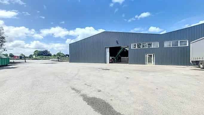 Magazijn te huur Ooigem 2000m²