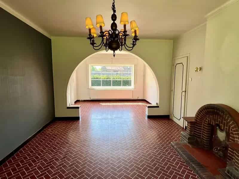 Ruime Eigendom met Woning Atelier en Uitbreidingspotentieel