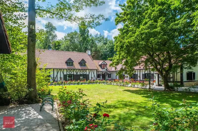 Normandisch Landhuis te Koop: 5 slaapkamers, 5 badkamers, grote tuin