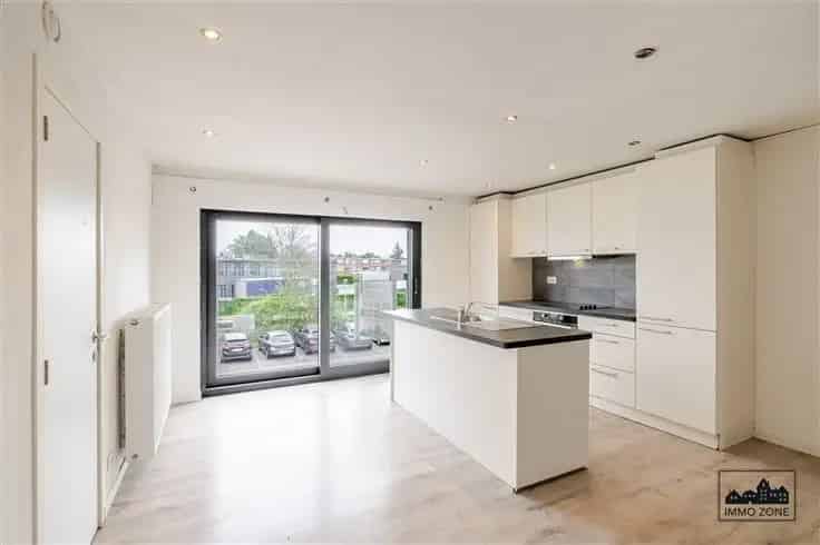 Handelspand met Duplexappartement Hemiksem