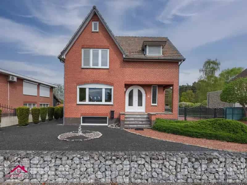 Huis te huur: 3 slaapkamers, garage, ruim perceel