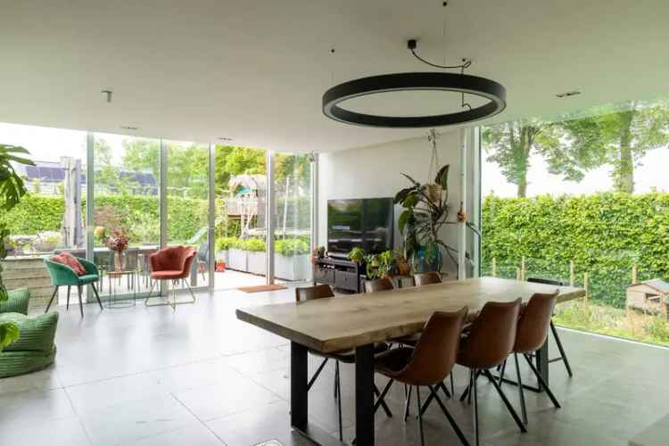 Recente Villa met 5 Kamers Nabij Brugge Oostkamp